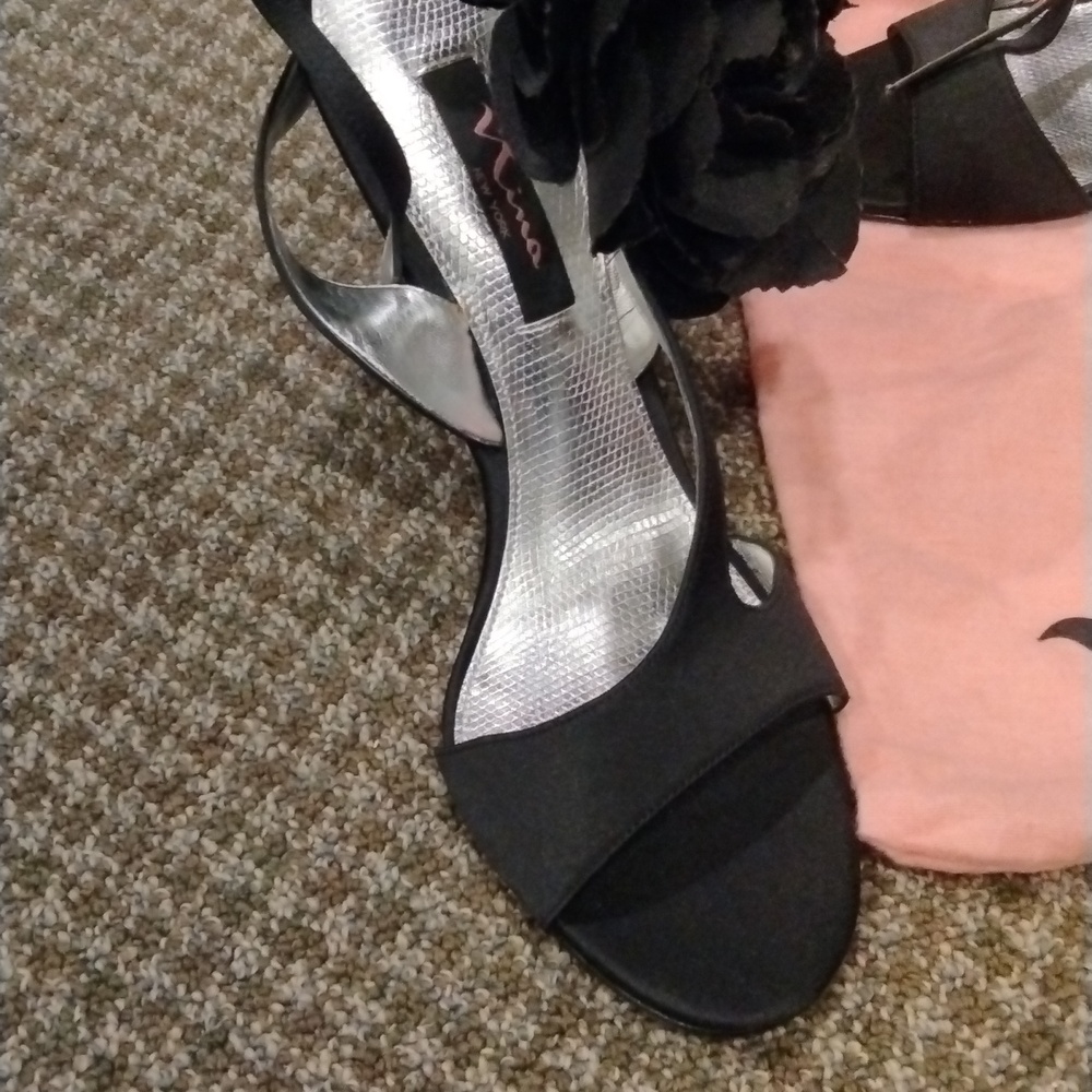 Heels - Picture 4 of 4